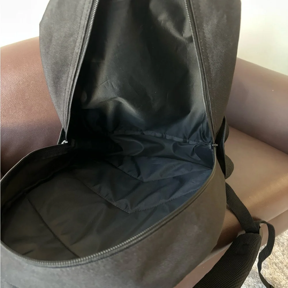 Axolotl Backpack - Picture 2 of 3